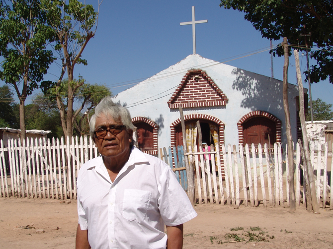 5-1 로사노교회 산체스목사.jpg