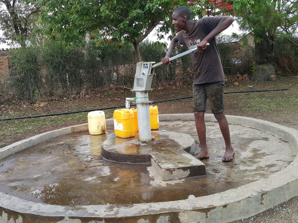 6 킬레레니 교회 우물.jpg